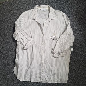 NWT embroidered pocket button down